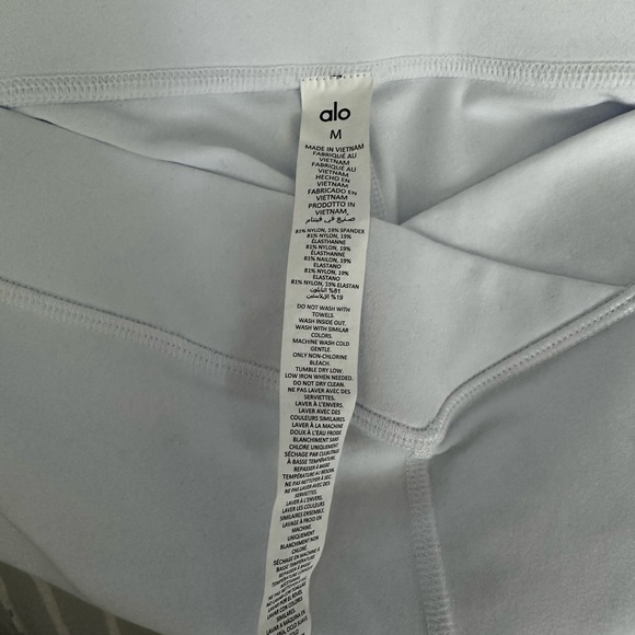 ALO Cropped Leggings - NWOT - Picture 4 of 7